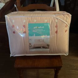 Full/Queen Comforter NEW