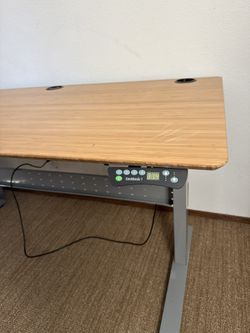 Adjustable GeekDesk Office Table