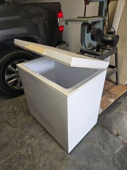 Freezer chest