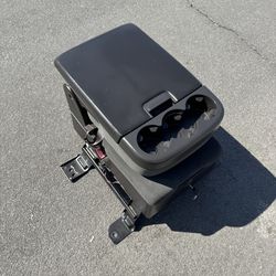 07-13 Chevy GMC Silverado Tahoe Suburban Sierra Yukon Jump Seat Center Console