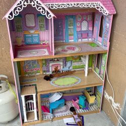 It Comes With The Barbie’s Dolls 