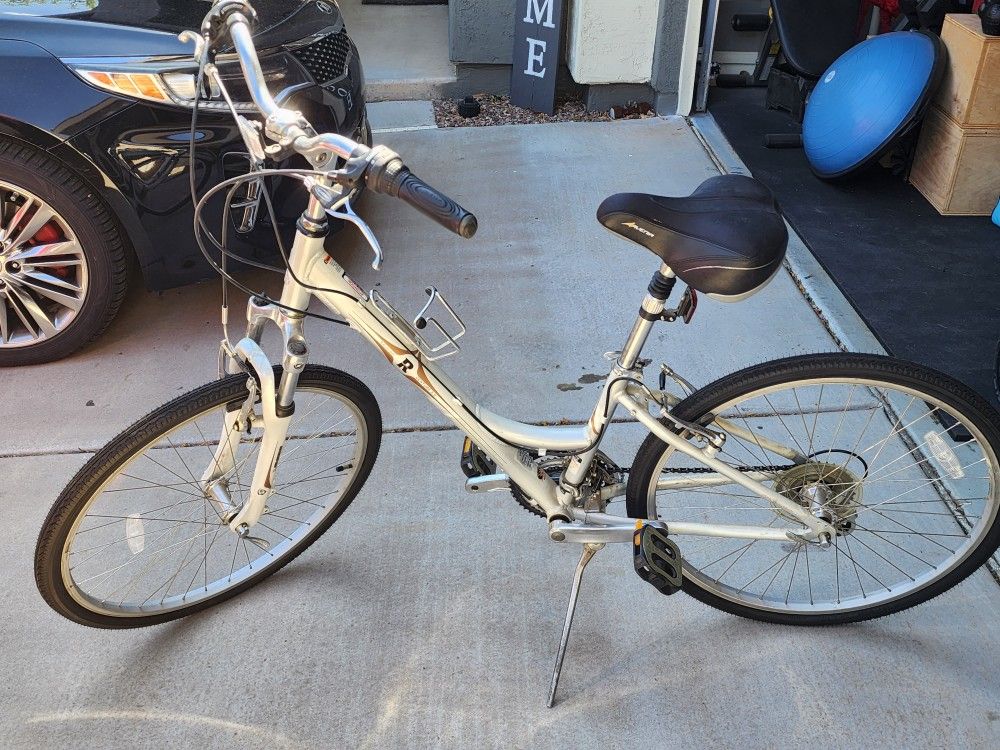 Raleigh Venture 26" Women's Bike