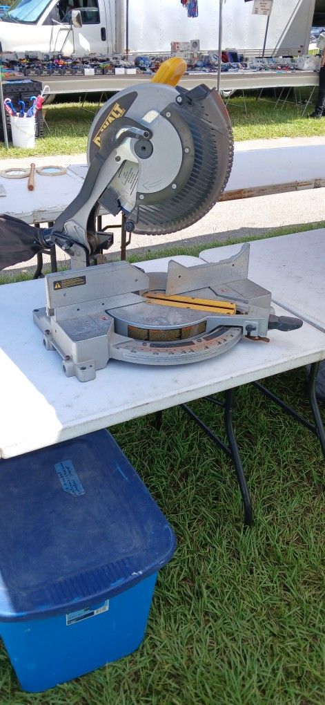 Dewalt 12 Inch Single Bevel Conpound Miter Saw 