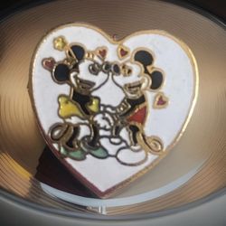 Walt Disney Cloisonné 1970s Mickey Mouse And Mini Mouse Heart Adjustable Ring