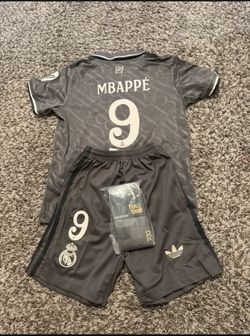 REAL MADRID UNIFORME PARA NIÑO MBAPPE