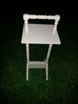 Little & cute table Good condition