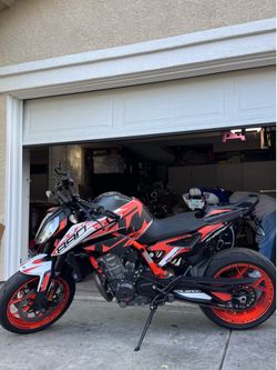 KTM DUKE 890r