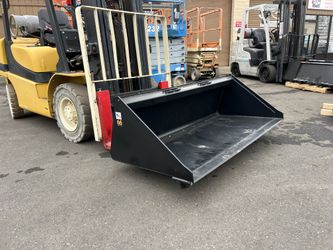Brand new skid steer Tomahawk 66" bucket attachment