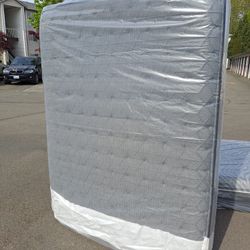 Queen Size Mattress And Box Spring 