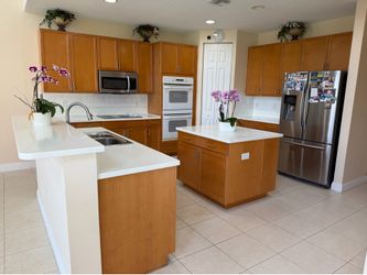 Kitchen - Solid Wood Cabinets