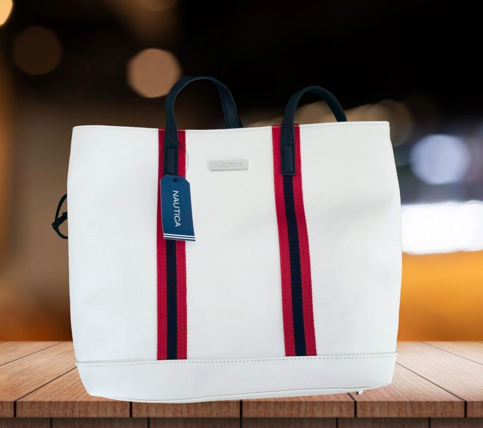 New with tags
✨ Classic Nautica nautical design
✨ Large capacity for daily essentials
✨ $25 – Free Shipping within the U.S.
Price: $25 (shipping incl