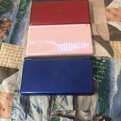 Nintendo Ds Lites, With Charger And Games