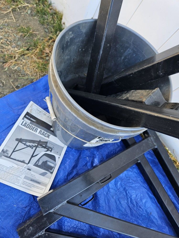 LADDER RACK NEVER USED