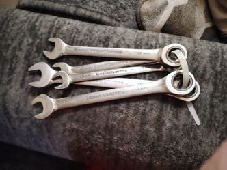 Gear wrenches
