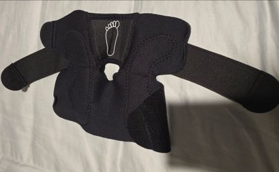 ​Mueller Adjustable Ankle Support Brace - One Size Fits Most (Unused)