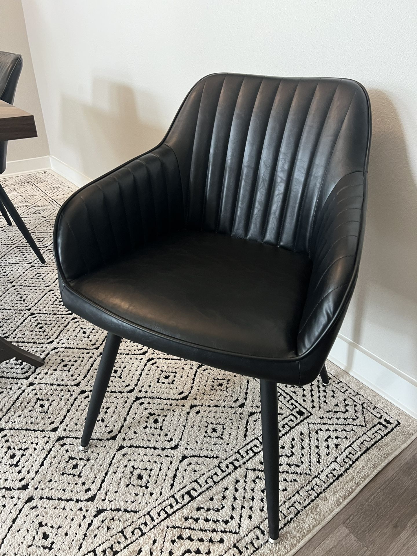 Set of 4 Modern Black Faux Leather Accent Chair