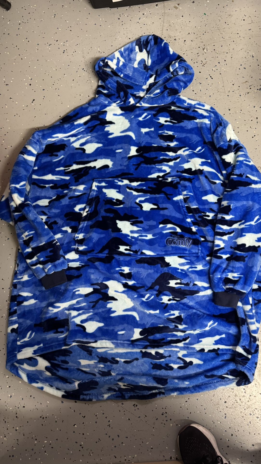 Camo Dark Blue COMFY Pull Over Blanket Like New 