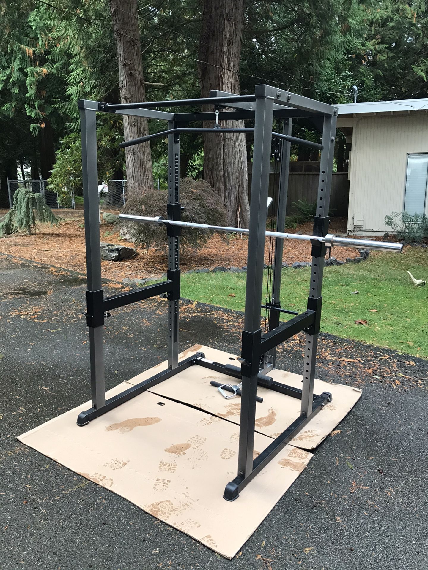 Parabody squat rack w/pull down-row attachment