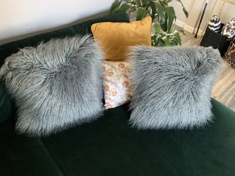Pillows, like new, 10.00- 20.00
