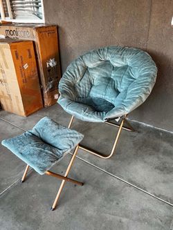 Round Folding Soft Faux Fur Moon Saucer Chair with Footrest,