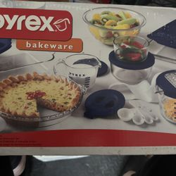 New In Box Pyrex Bakeware Set 15 Pieces 