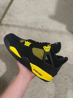 Retro Jordan 4 Thunders Mens