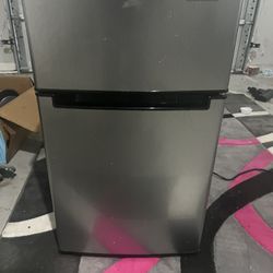Magic Chef Mini Fridge 
