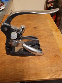 KUNSE lever-action wine opener