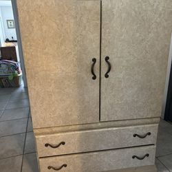 Dresser /cabinet 
