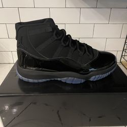 Men’s Jordan 11 Cap And Gown Size 13.