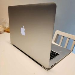 MacBook air 13-inch early 2015 Intel Core i5 1.6 GHz 8GB RAM  121GB flash storage  macOS Monterrey  version 12.7. Nothing wrong ** no trades **