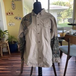 Cabela's Seclusion 3D hunting camo button front Medium