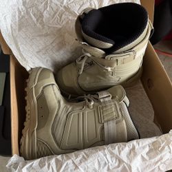 Brand new Vans Hi-County And Hell-Bo Snowboard boots (size 9.5)
