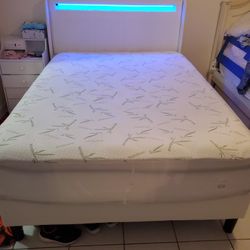 cama matrimonial blanca