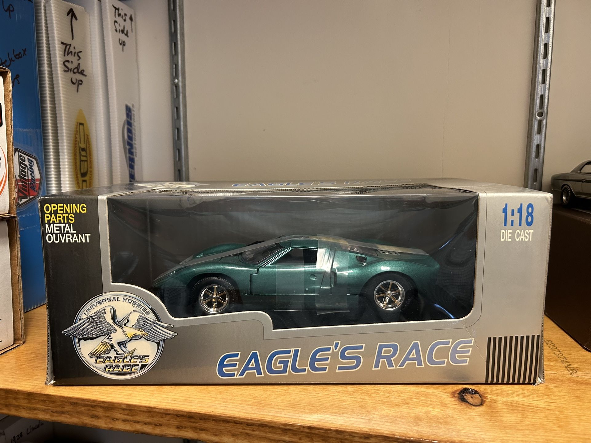 FORD GT40 1/18 DIECAST MODEL -EAGELS RACE