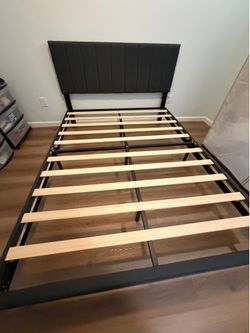 QUEEN size bedframe