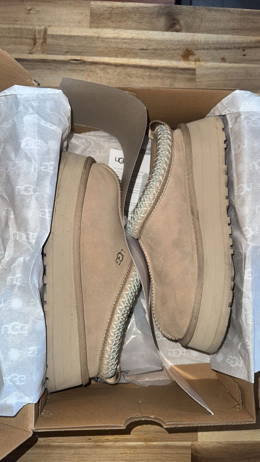 Womens Tazz Platform Ugg Size 6