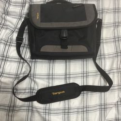 Targus TSM148-50 CityGear Mini Messenger Shoulder Bag Tablet Notebook Case
