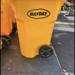 MAYDAY  Extra heavy duty 65 gallon container, has a lock clasp.