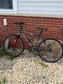 Trek 820 mountain bike
