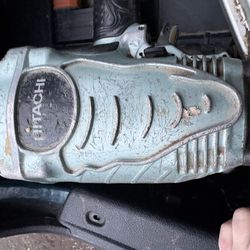 Hitachi  framing nail gun numatic