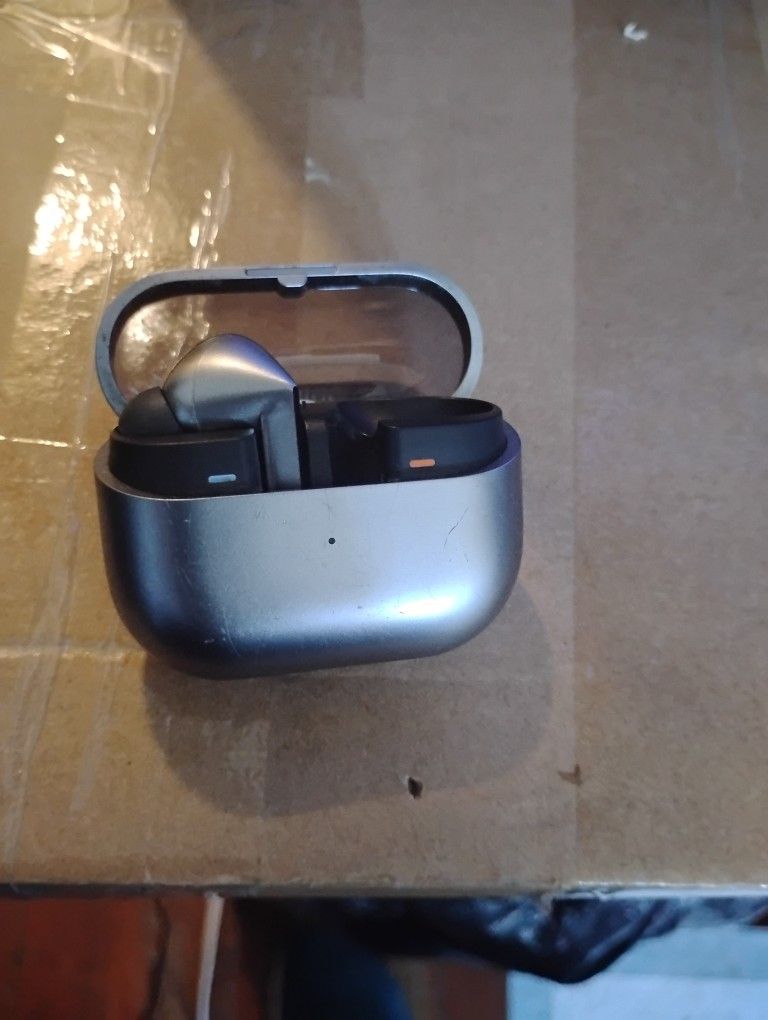 Samsung Galaxy Buds3 Pro SM-R630  With Case