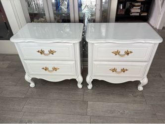 Nightstands in excellent condition
