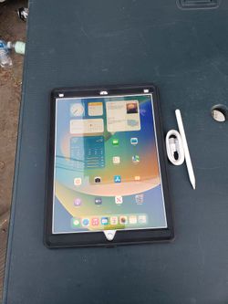 Is Old But No Cracks No Dents All works 100% Ia Big Ipad pro 12.9 128GB but is gold Edition with white screen. 2nd gen Ipad with 3rd Gen Apple pencil