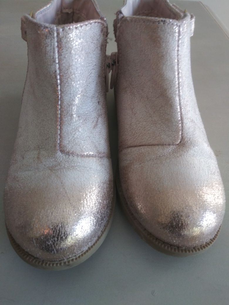 Toddler Girl Creme Colored Boots with Rise Gold colored tips- Size 9!