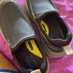 Sketchers Like New Size 8 1/2 Men’s