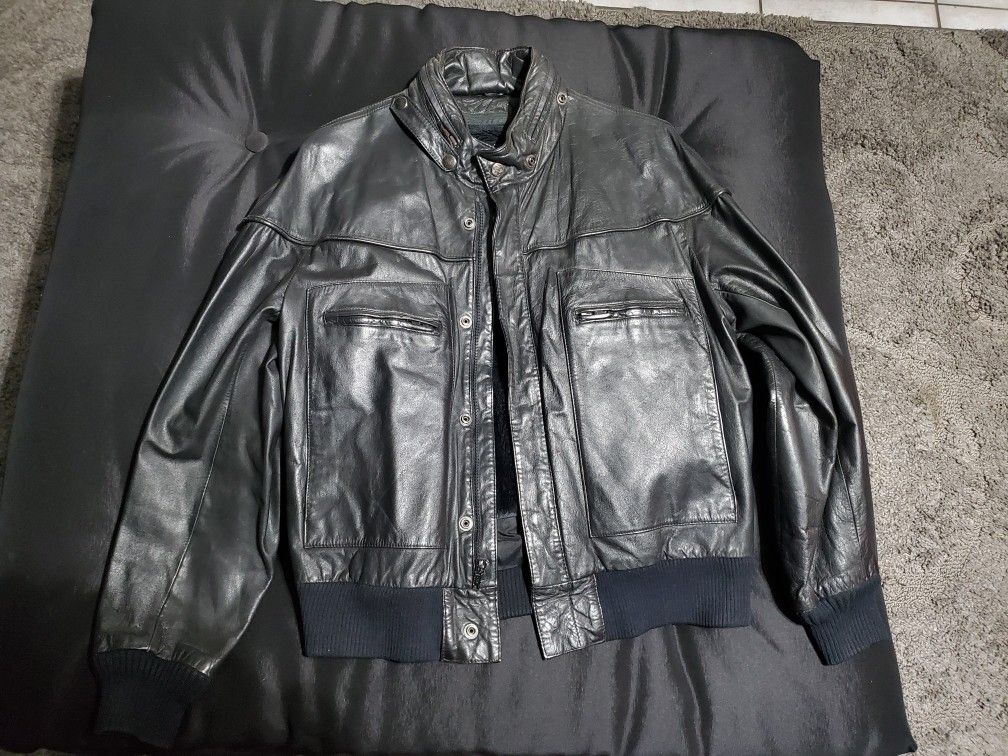MEN'S BLACK GENUINE LEATHER JACKET, SIZE 38. STILL IN GOOD SHAPE.