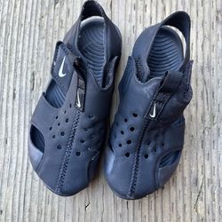 Boys  sandals size 9c