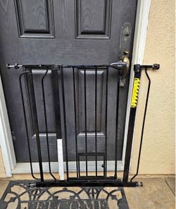 Carlson Pet Gate with Small Pet Door