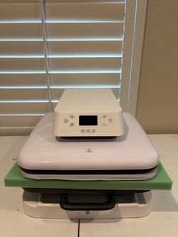HTVRONT Auto Heat Press + 2 Heat Press Mats – Excellent Condition